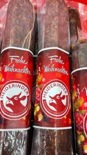 🎅 Ho Ho Ho – Weihnachtsspezial im VarenDorfLaden! 🎄
Tipp: Unsere Spezialitäten sind auch ein super Geschenk für Genießer! 🎁
Wer Tradition auf dem Teller will – wir haben die Produkte dafür:
• Rinderzunge (auf Wunsch gepökelt)
• Rinder-Ochsenbäckchen
• Rinder-Ochsenschwanz
• Rinder Wiener
• Rinder Bockwurst
👉 Bestellungen bis 14.12.2025
👉 Abholung bis 23.12.2025
Traditioneller Geschmack, regionale Qualität!❤️
Jetzt bestellen & weitersagen!